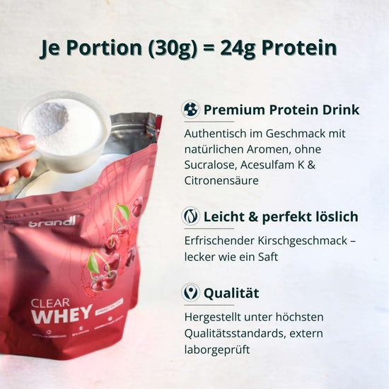 Ein lebendiges rotes pouch von brandl clear whey proteinpulver mit kirschgeschmack und silbernem reißverschluss