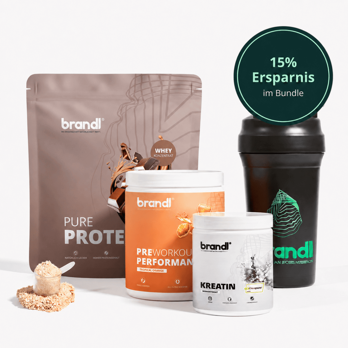 Schwarze shaker-flasche mit grünem logo und text aus dem muskelaufbau bundle für proteinshakes