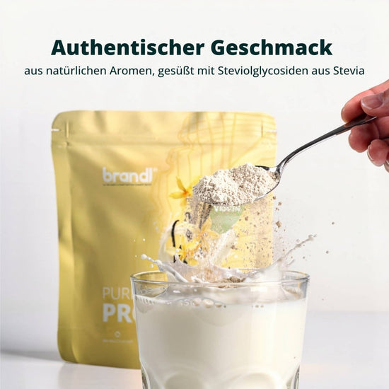 Gelbe pouch von brandi pure protein 2.0 vegan pulver mit subtil floralem design und authentischer geschmack text