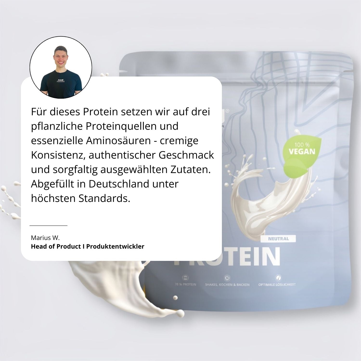 Ein eleganter silbergrauer veganer proteinpulverbeutel mit glänzendem finish im 3-er protein bundle vegan
