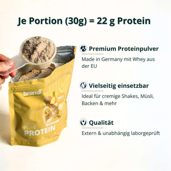 Gelbe packung brandl pure protein pulver mit schaufel voller hellbraunem whey protein im muskelaufbau bundle xl