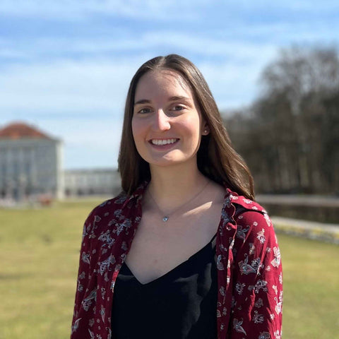 Claudia in München macht Einkauf bei Brandl nutrition 