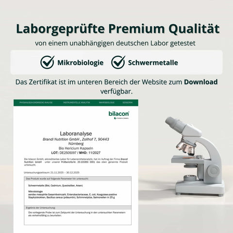 Weißer labor mikroskop mit metallischen komponenten und gebogenem arm für bio hericium kapseln lions mane