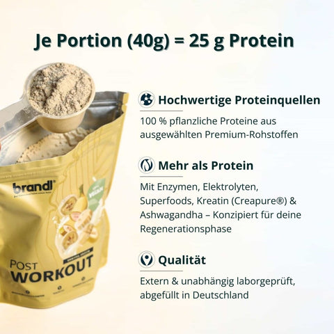 Ein gelber beutel brandi post workout vegan proteinpulver 2.0 mit bananen und einem löffel lichtbeigem pulver