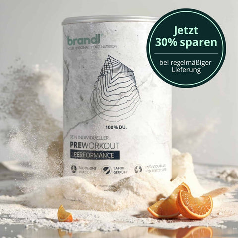 Ein schlanker silberner zylinderbehälter von brandl preworkout performance mit minimalistischem schwarzlinien-design und 100 prozent d.u. label