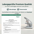 Weißer labor-mikroskop mit metallischen komponenten in pure greens superfoods pulver produktbild