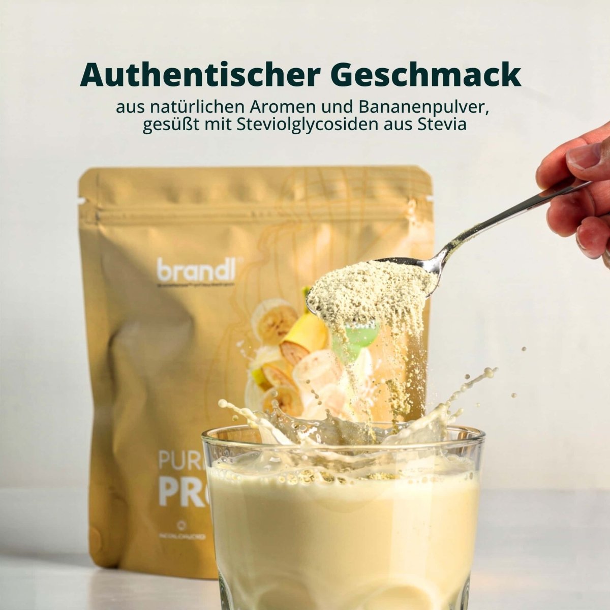 Eine goldene tüte brandl pure protein 2.0 vegan pulver mit bananenillustration und deutschem text
