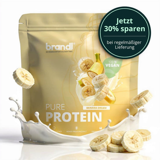 Goldfarbener nachfüllbarer beutel brandl pure protein banana dream mit veganem protein und bananenmilchdesign