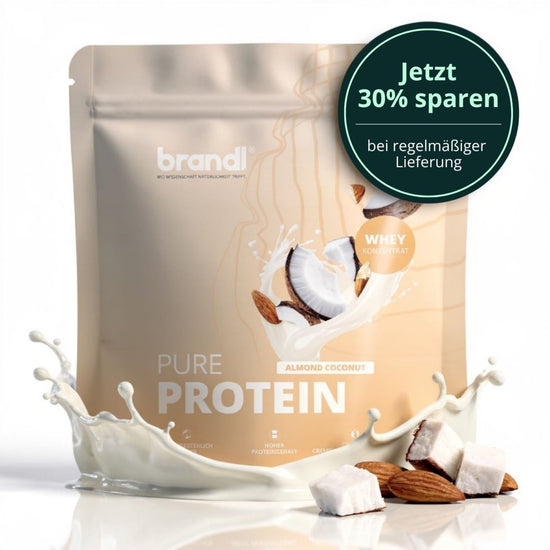 Brandl pure protein 2.0 whey almond coconut in beige wiederverschließbarer beutel mit kokos und mandeln splash