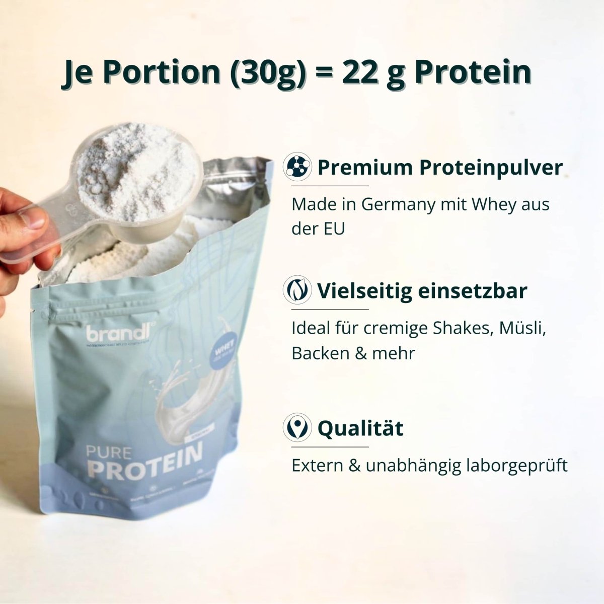 Ein hellblauer, wiederverschließbarer pouch mit brandl pure protein pulver und sichtfenster im muskelaufbau bundle xl
