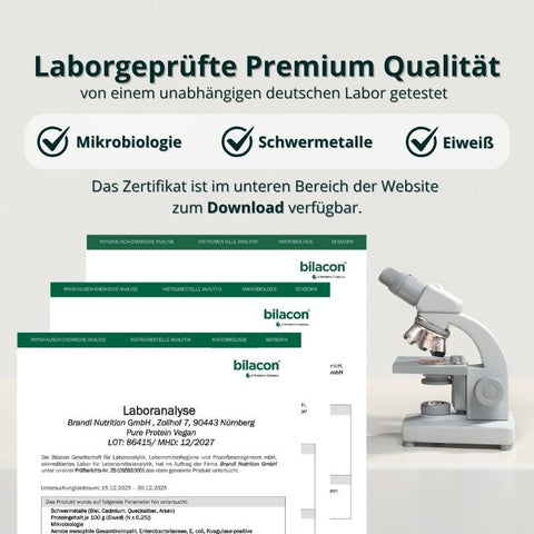 Weißer labor-mikroskop mit metallischen komponenten und grünem logo auf basis im volleyball-bundle vegan